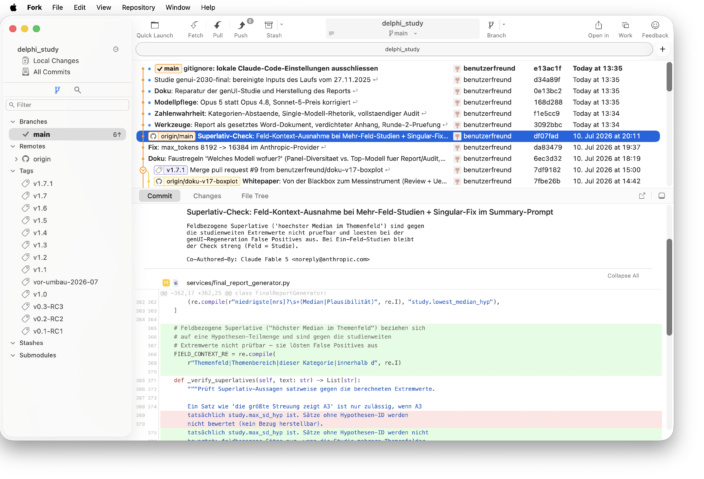 Das Git-Programm Fork mit dem Projekt „delphi_study“. Links stehen die Branches und Versions-Tags von v0.1 bis v1.7.1. Rechts oben eine Liste von Commits, jeweils mit Beschreibung, Autor, Kurzkennung und Datum. Darunter der markierte Commit „Superlativ-Check“ mit seinem Erklärungstext und einem Ausschnitt aus dem Code, in dem neue Zeilen grün und gelöschte rot hinterlegt sind.